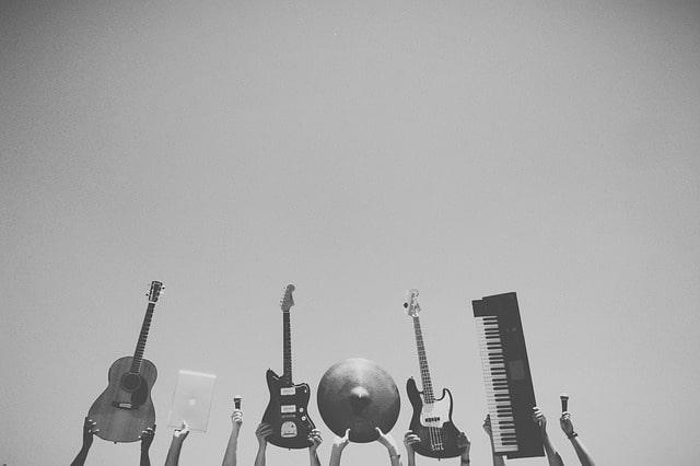 The 4 Essential Acoustic Guitar Accessories